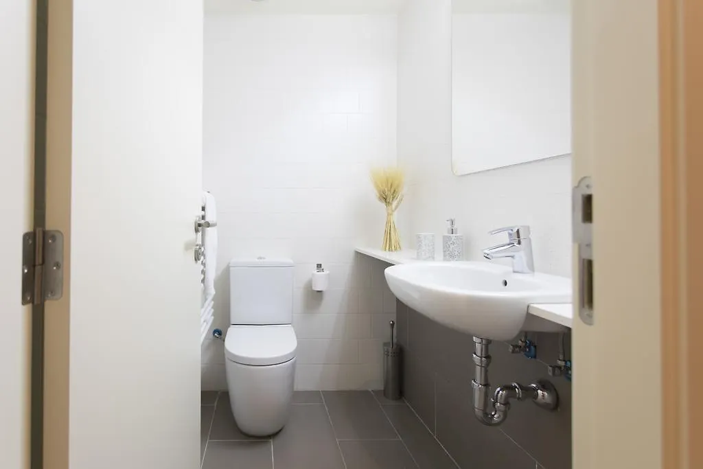 Bravissimo Cort Reial-2B Apartment Girona
